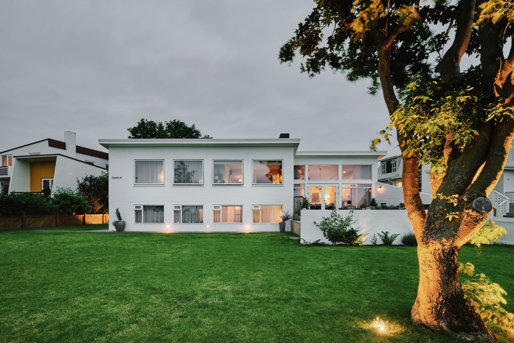 Ægisíða 44 por Trípólí Architects. Fotografía por Studio CAPN.