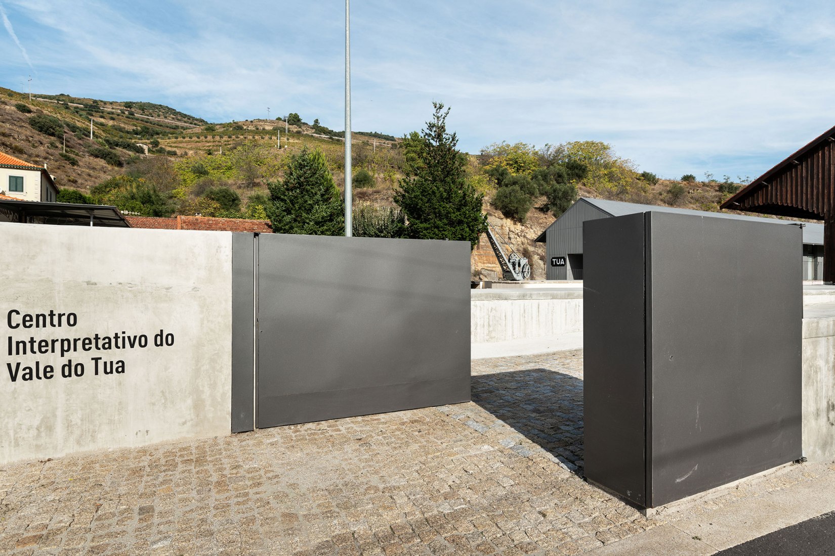 Centro de Interpretación del Valle del TUA por Rosmaninho+Azevedo Architects. Fotografía por Luis Ferreira Alves