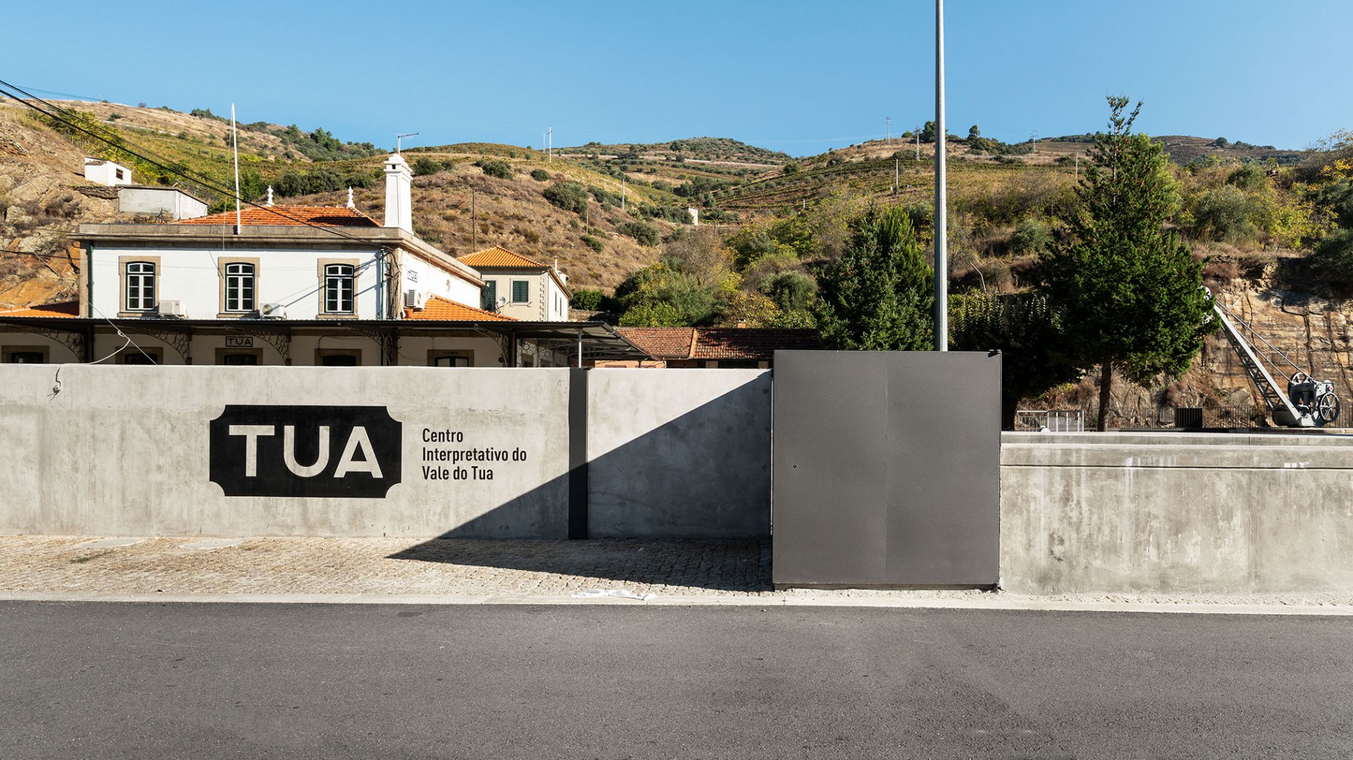 Centro de Interpretación del Valle del TUA por Rosmaninho+Azevedo Architects. Fotografía por Luis Ferreira Alves