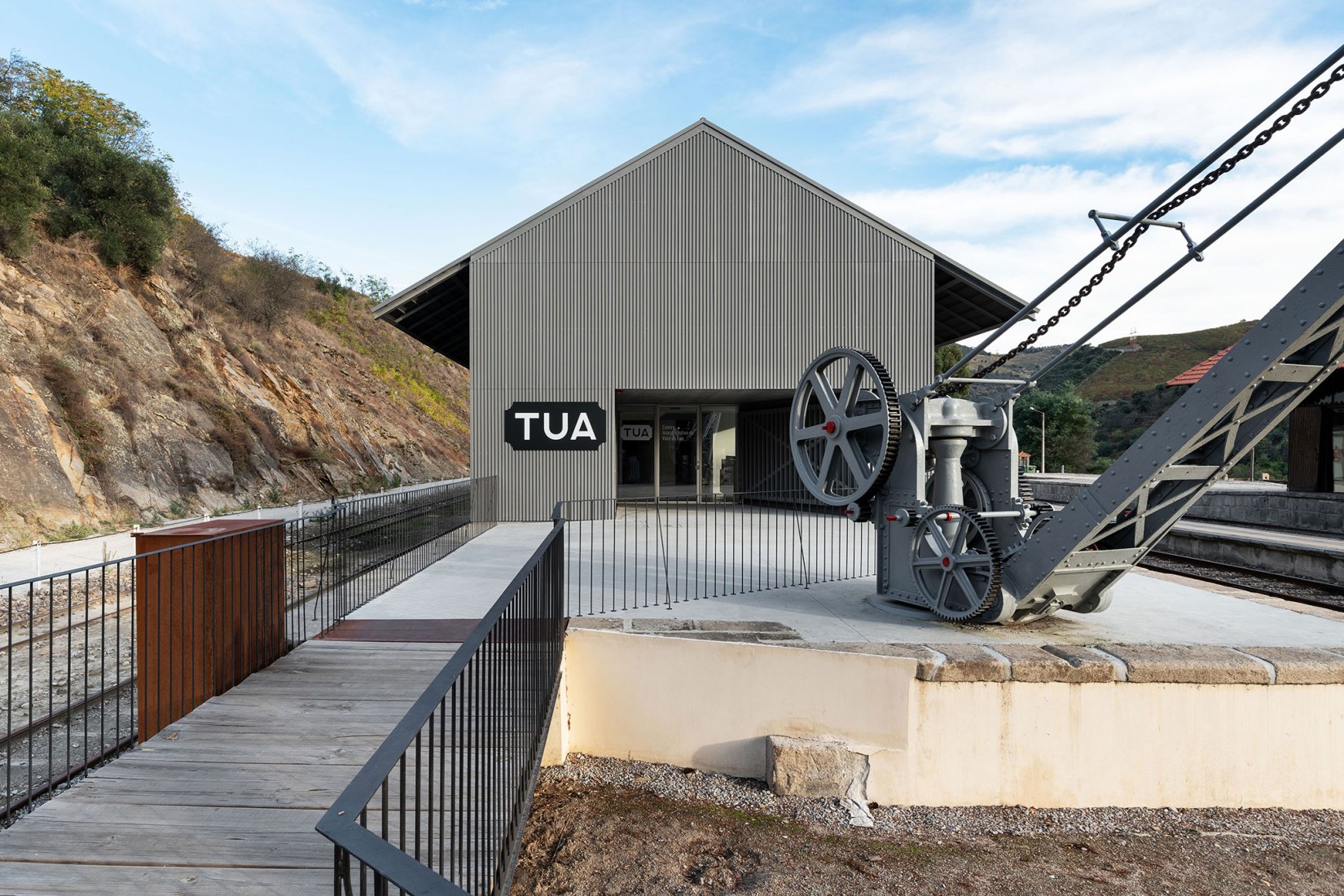 Centro de Interpretación del Valle del TUA por Rosmaninho+Azevedo Architects. Fotografía por Luis Ferreira Alves