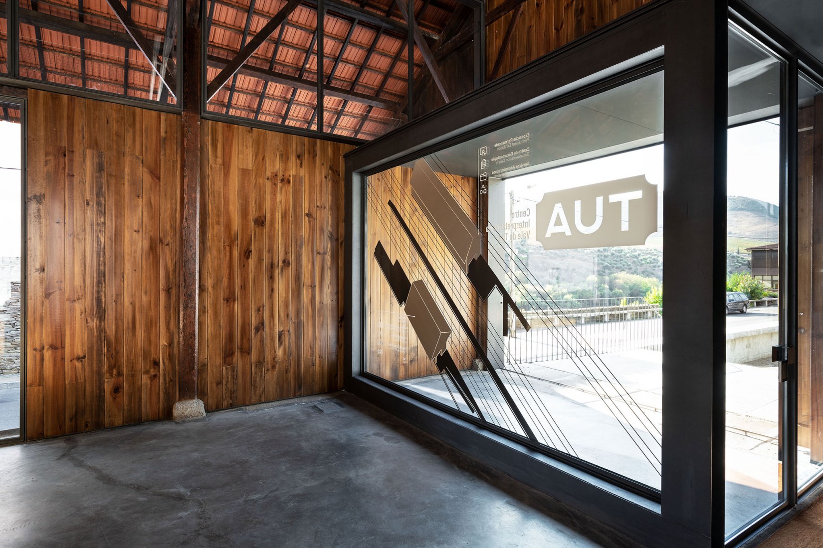 Centro de Interpretación del Valle del TUA por Rosmaninho+Azevedo Architects. Fotografía por Luis Ferreira Alves