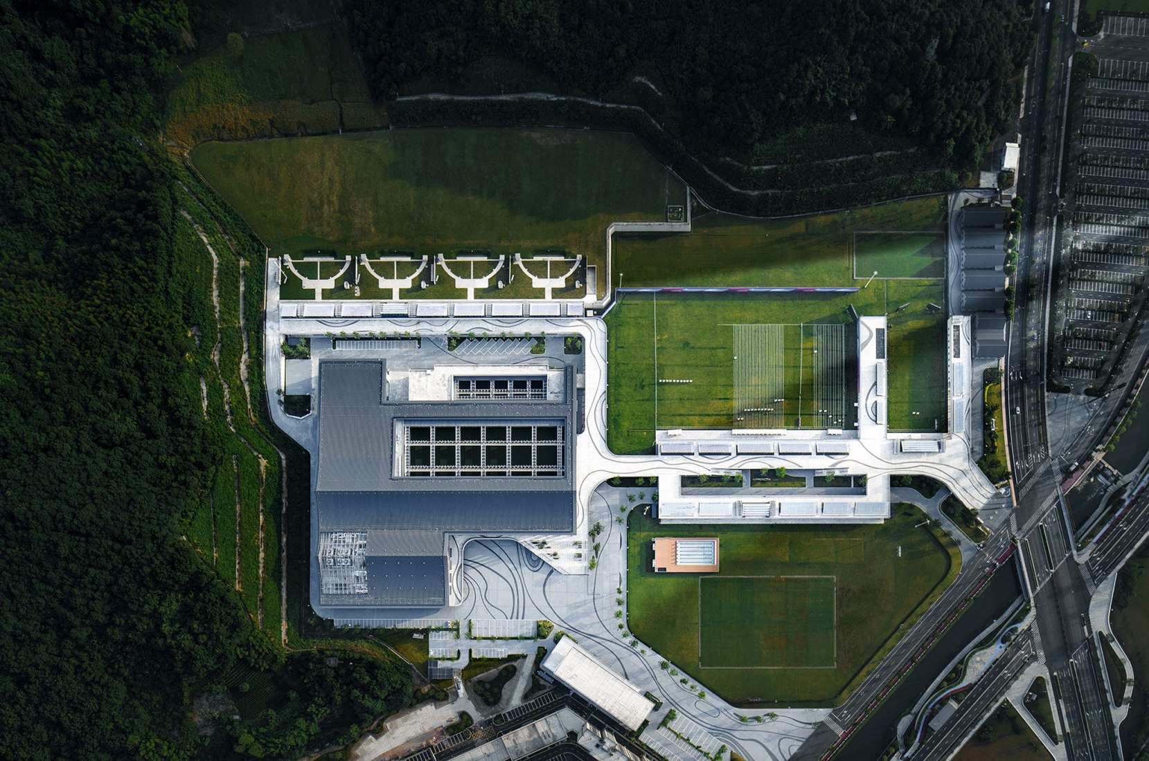 Centro deportivo Fuyang Yinhu por UAD. Fotografía por Zhao Qiang.