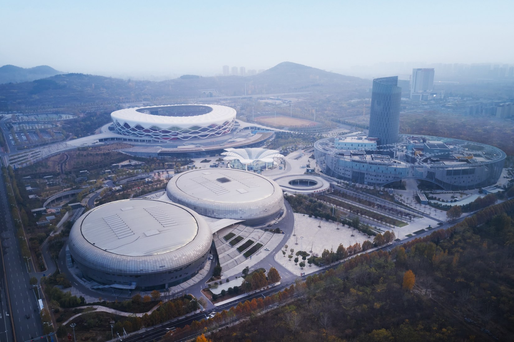 Zaozhuang Citizen Service Center by UDG. Photograph by MLEE Studio.