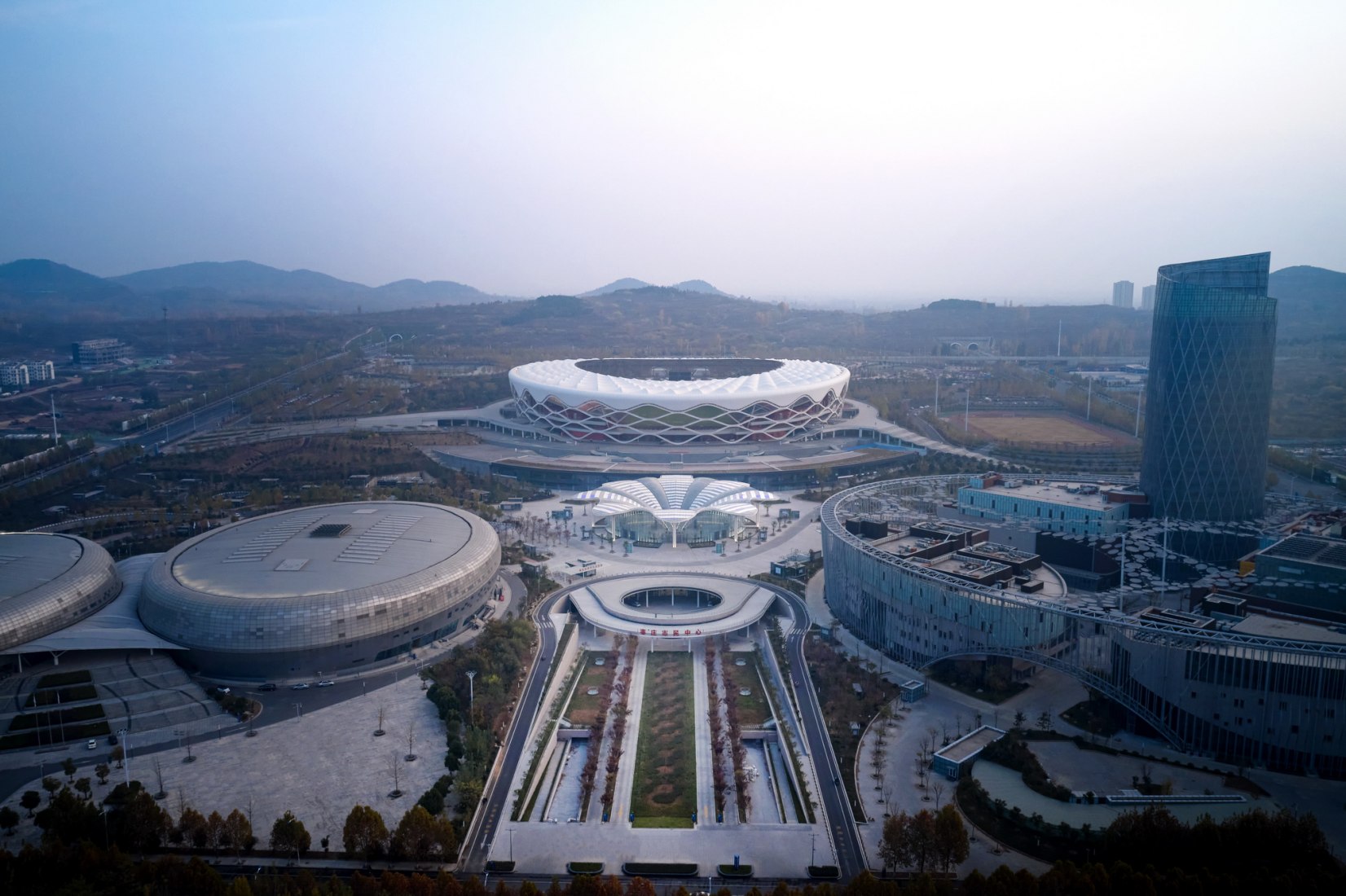 Zaozhuang Citizen Service Center by UDG. Photograph by MLEE Studio.
