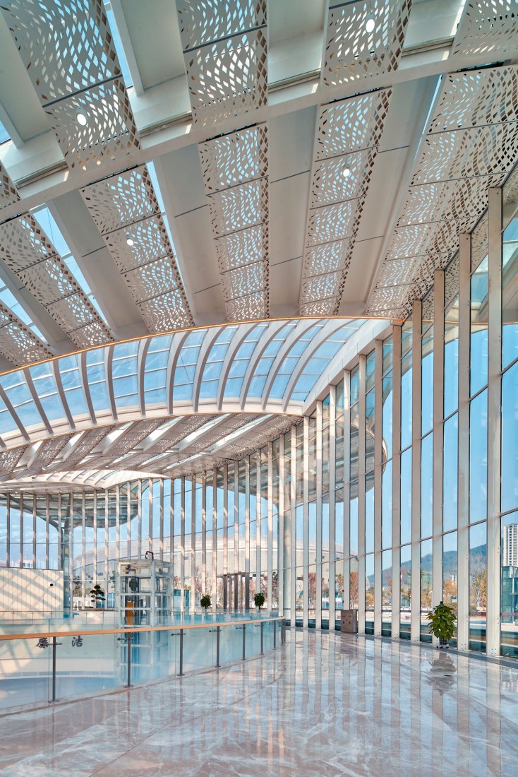 Zaozhuang Citizen Service Center by UDG. Photograph by MLEE Studio.