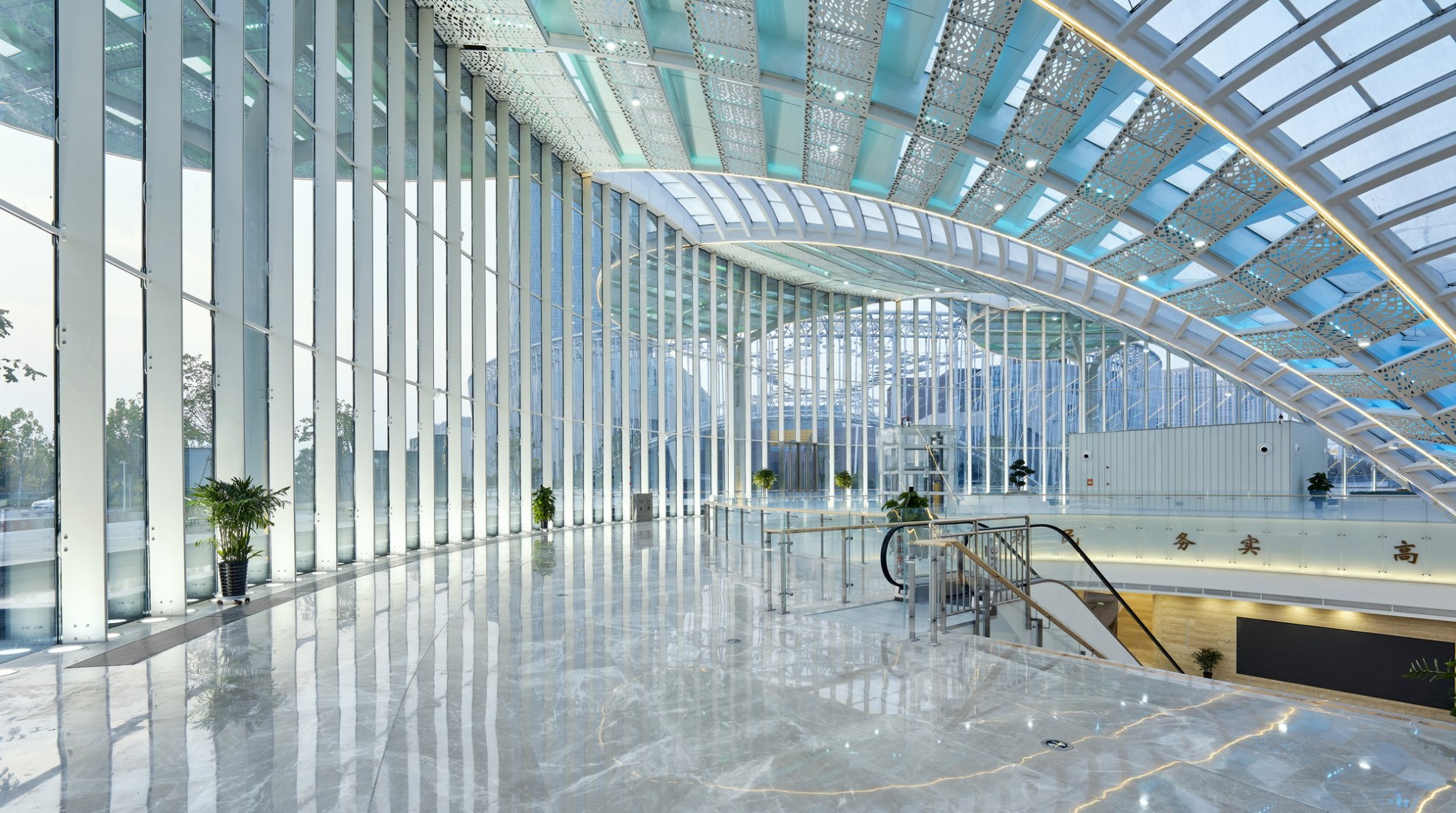 Zaozhuang Citizen Service Center by UDG. Photograph by MLEE Studio.