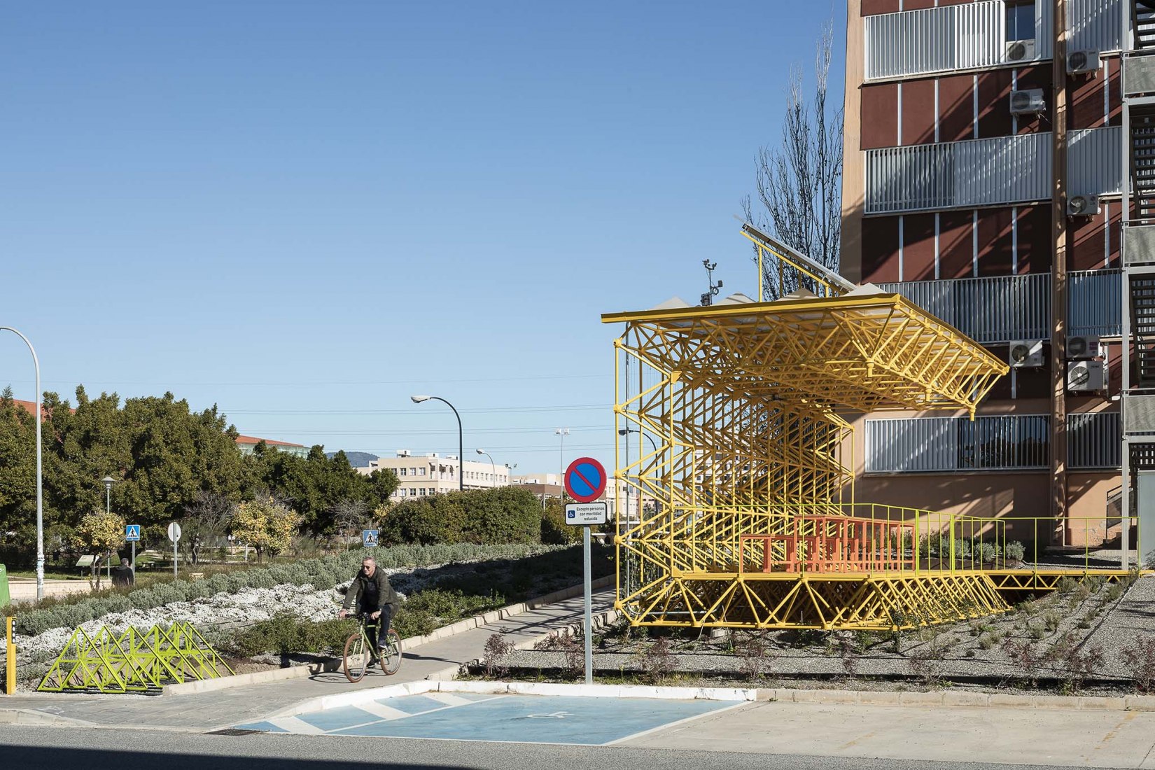 Smart tree by UMA, AQ8 Arquitectura, Marinauno Arquitectos. Photograph by por Fernando Alda