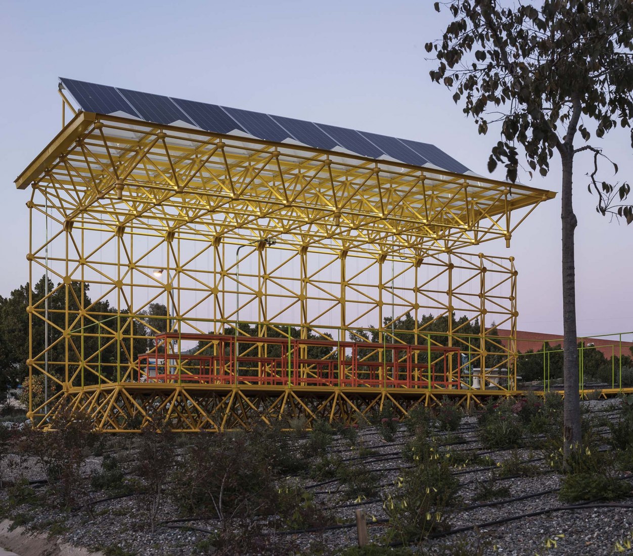 Smart tree by UMA, AQ8 Arquitectura, Marinauno Arquitectos. Photograph by por Fernando Alda
