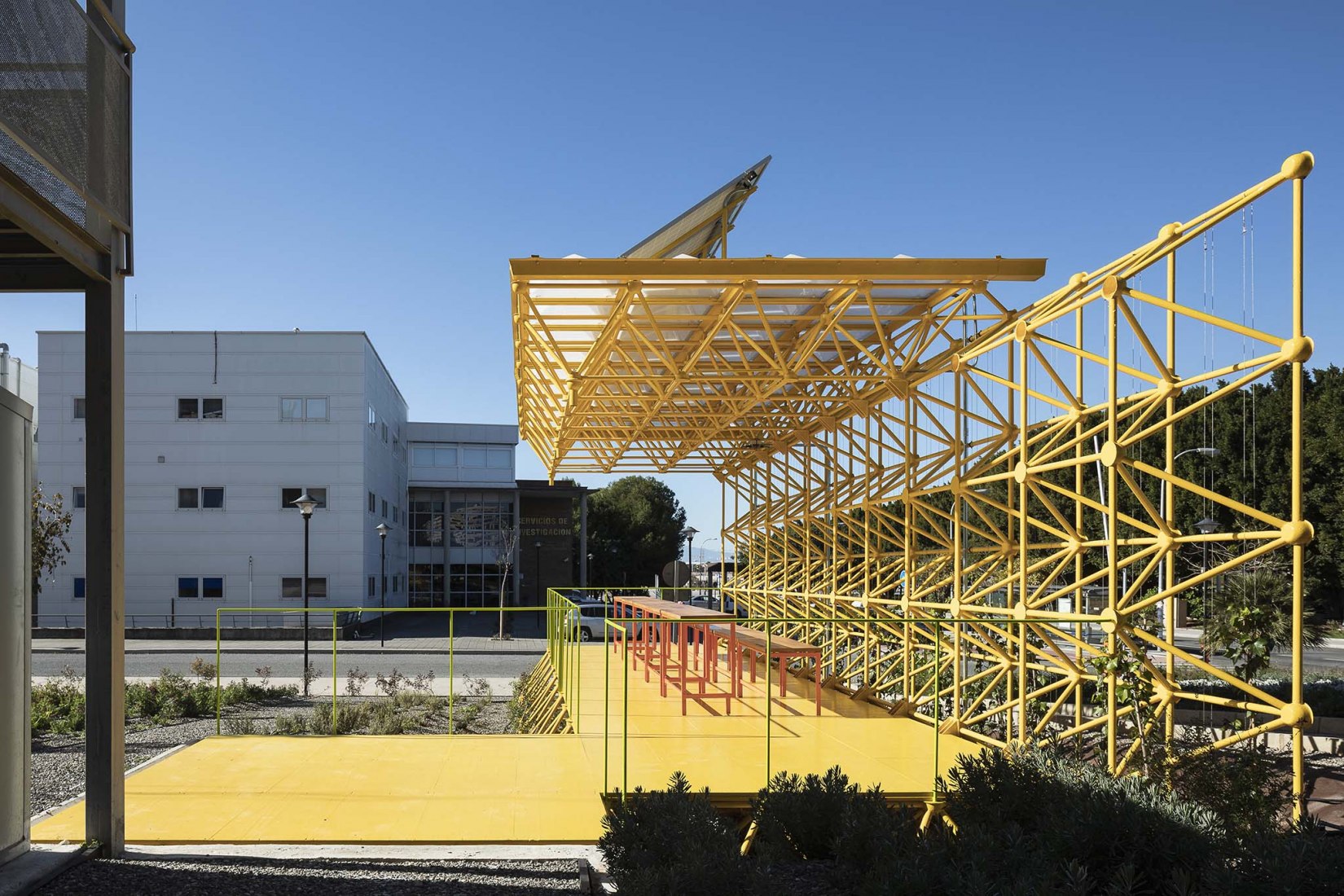 Smart tree by UMA, AQ8 Arquitectura, Marinauno Arquitectos. Photograph by por Fernando Alda