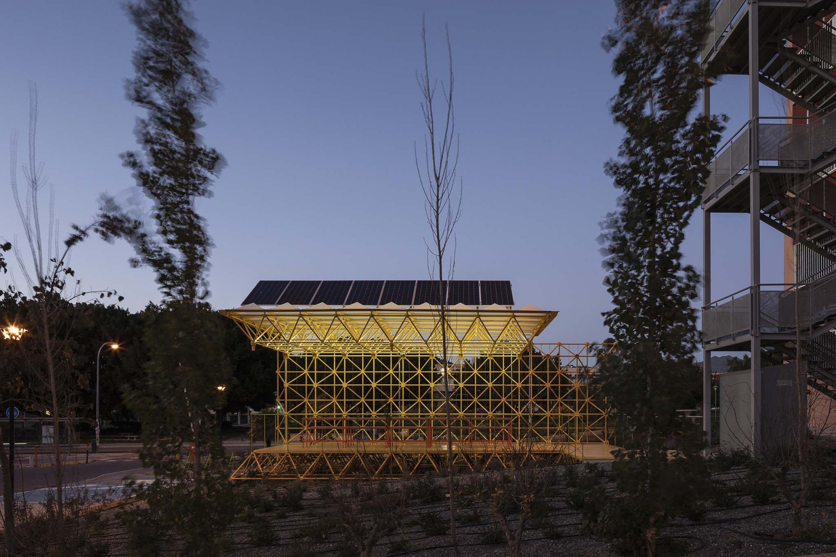 Smart tree by UMA, AQ8 Arquitectura, Marinauno Arquitectos. Photograph by por Fernando Alda