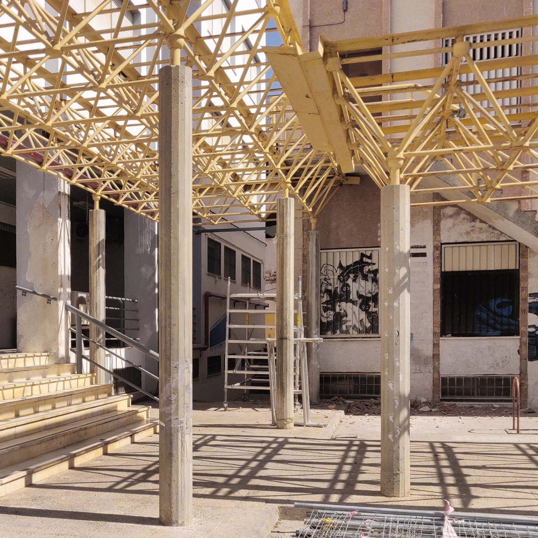 Building process. Smart tree by UMA, AQ8 Arquitectura, Marinauno Arquitectos. Photograph by Juan Manuel Sánchez La Chica