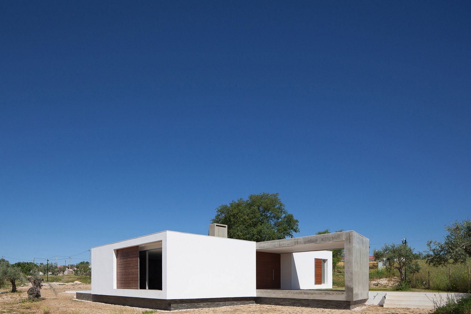 Exterior. Ring House by Vasco Cabral + Sofia Saraiva  Architects. Photograph © José Campos