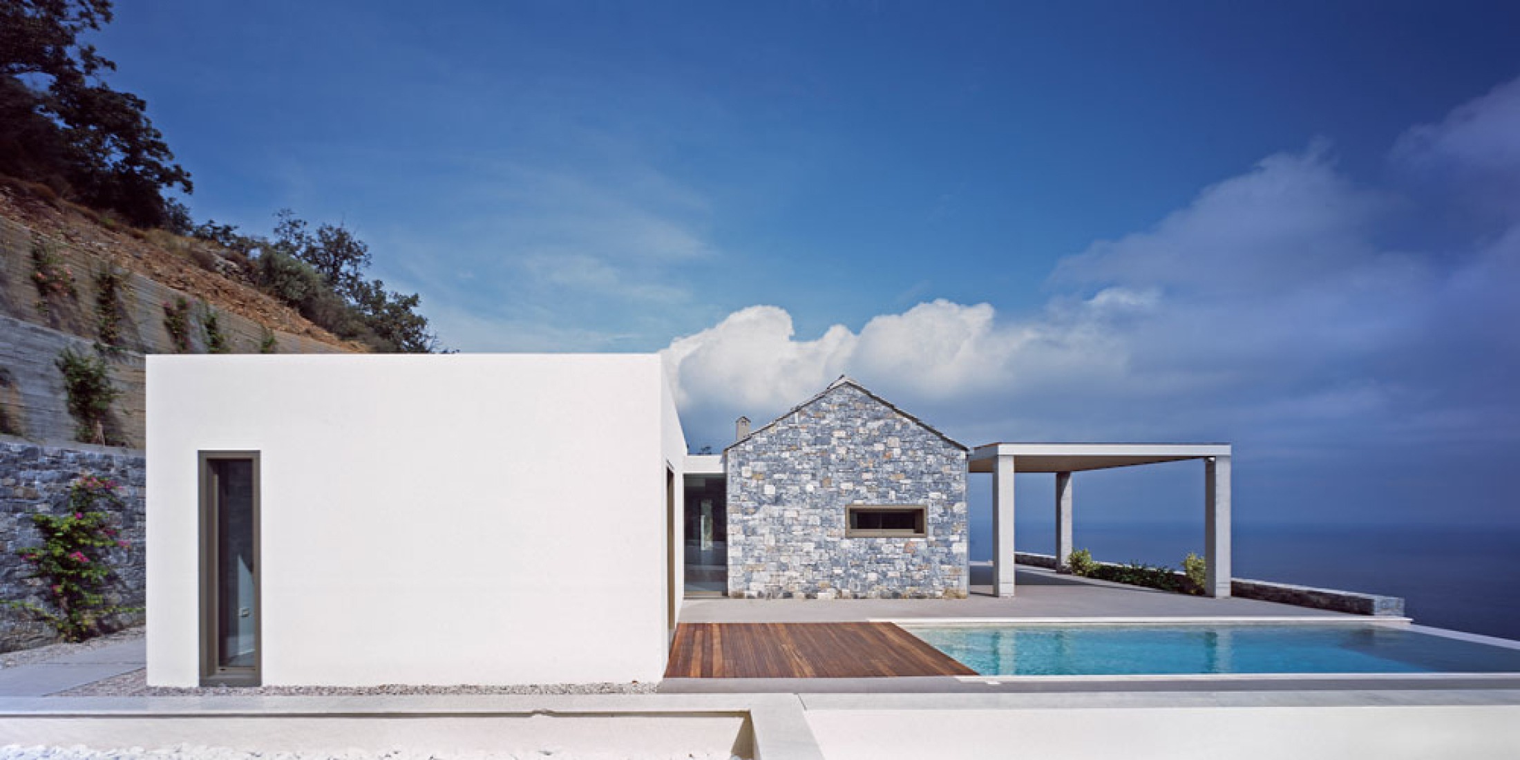 Outside view. Villa Melana by Valia Foufa and Panagiotis Papassotiriou. Photography © Pygmalion Karatzas.