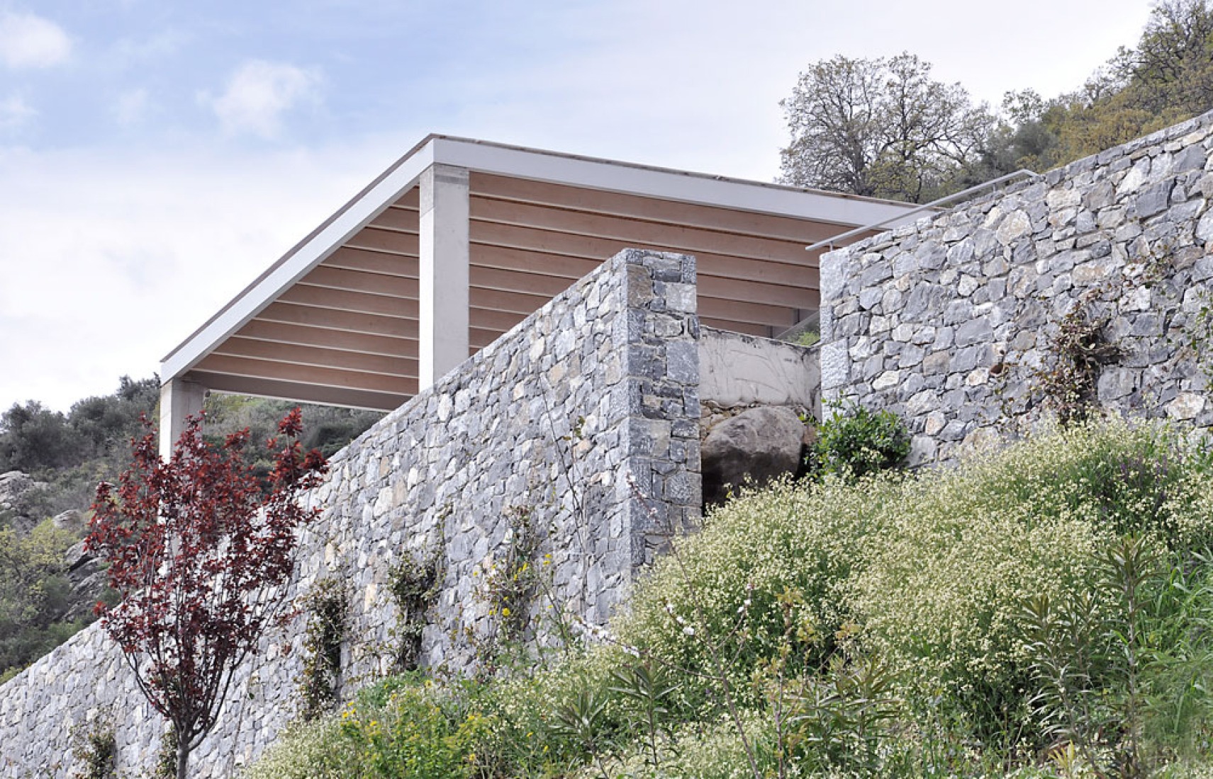 Outside view. Villa Melana by Valia Foufa and Panagiotis Papassotiriou. Photography © Pygmalion Karatzas.
