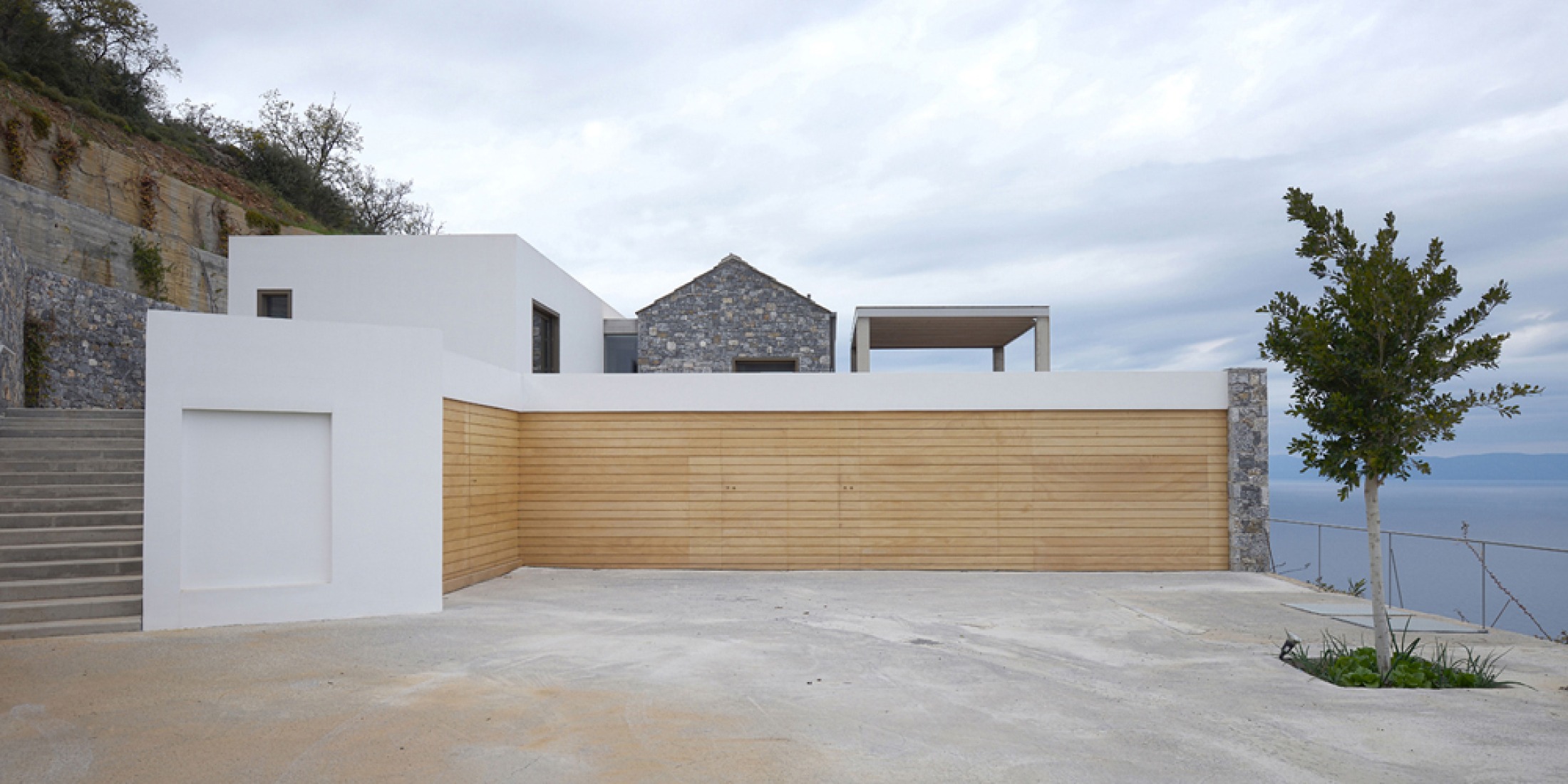 Outside view. Villa Melana by Valia Foufa and Panagiotis Papassotiriou. Photography © Pygmalion Karatzas.