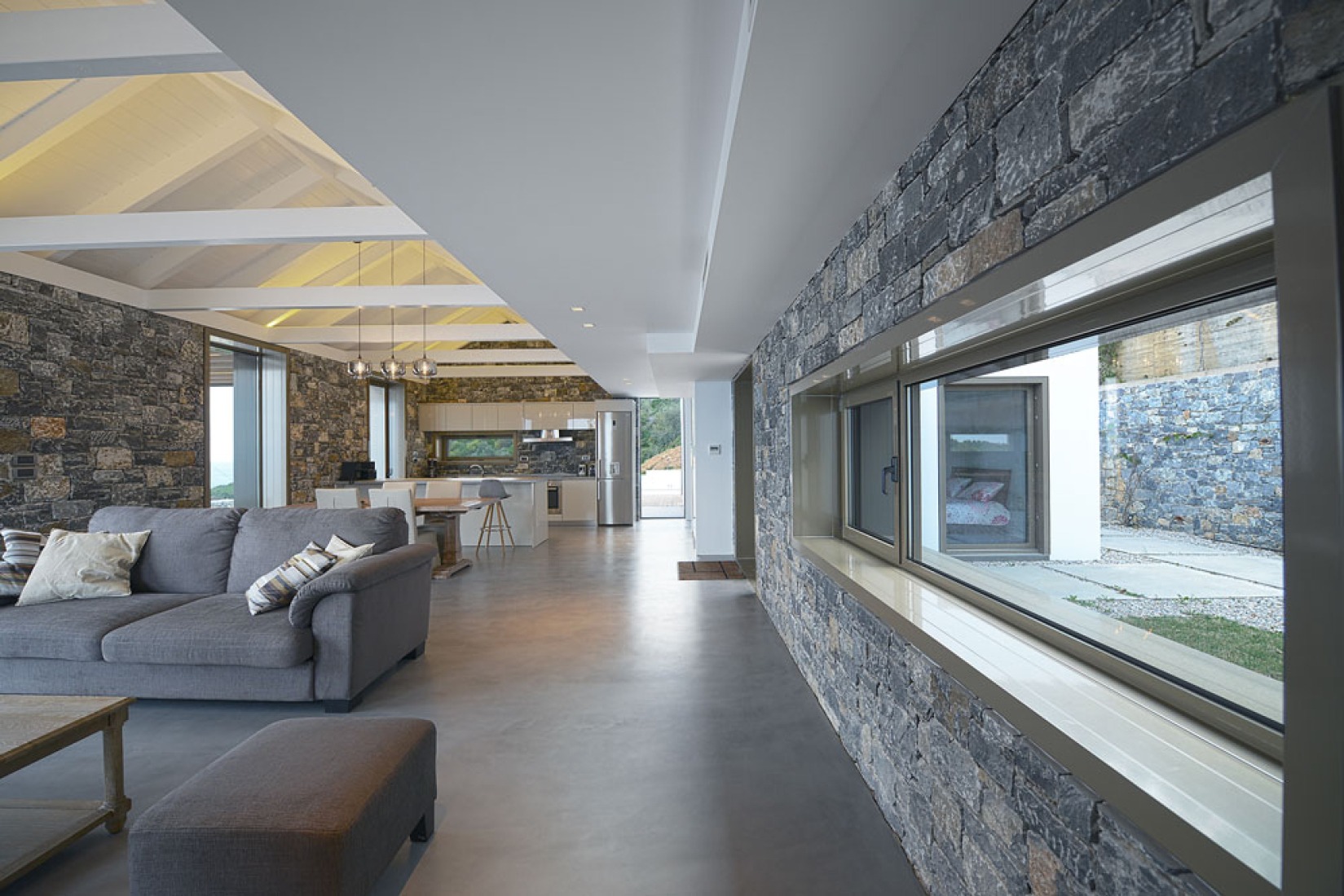 Inside view. Villa Melana by Valia Foufa and Panagiotis Papassotiriou. Photography © Pygmalion Karatzas.