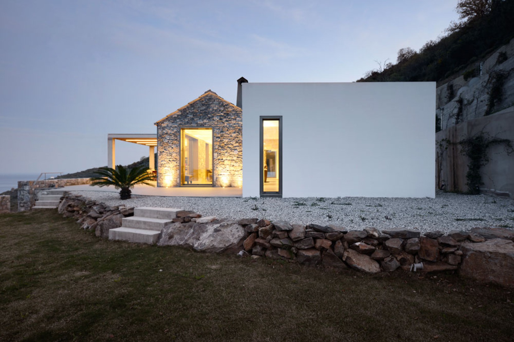 Outside view. Villa Melana by Valia Foufa and Panagiotis Papassotiriou. Photography © Pygmalion Karatzas.