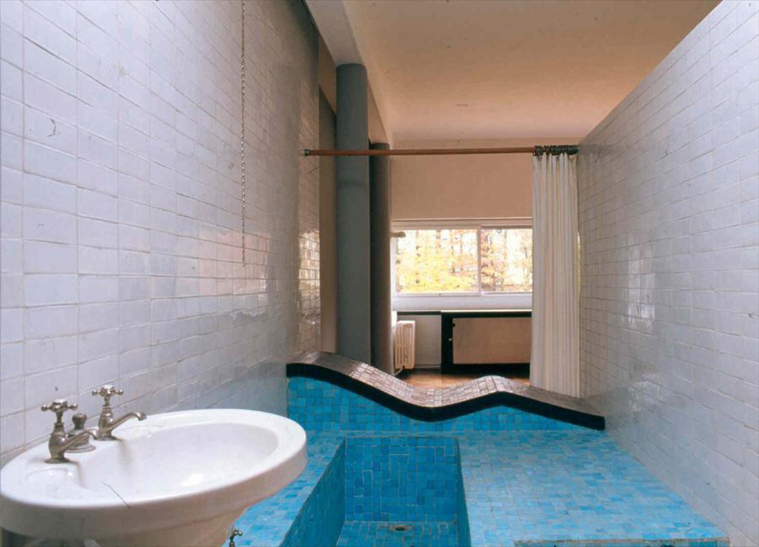 Villa Savoye, Le Corbusier's machine of inhabit | The Strength of ...