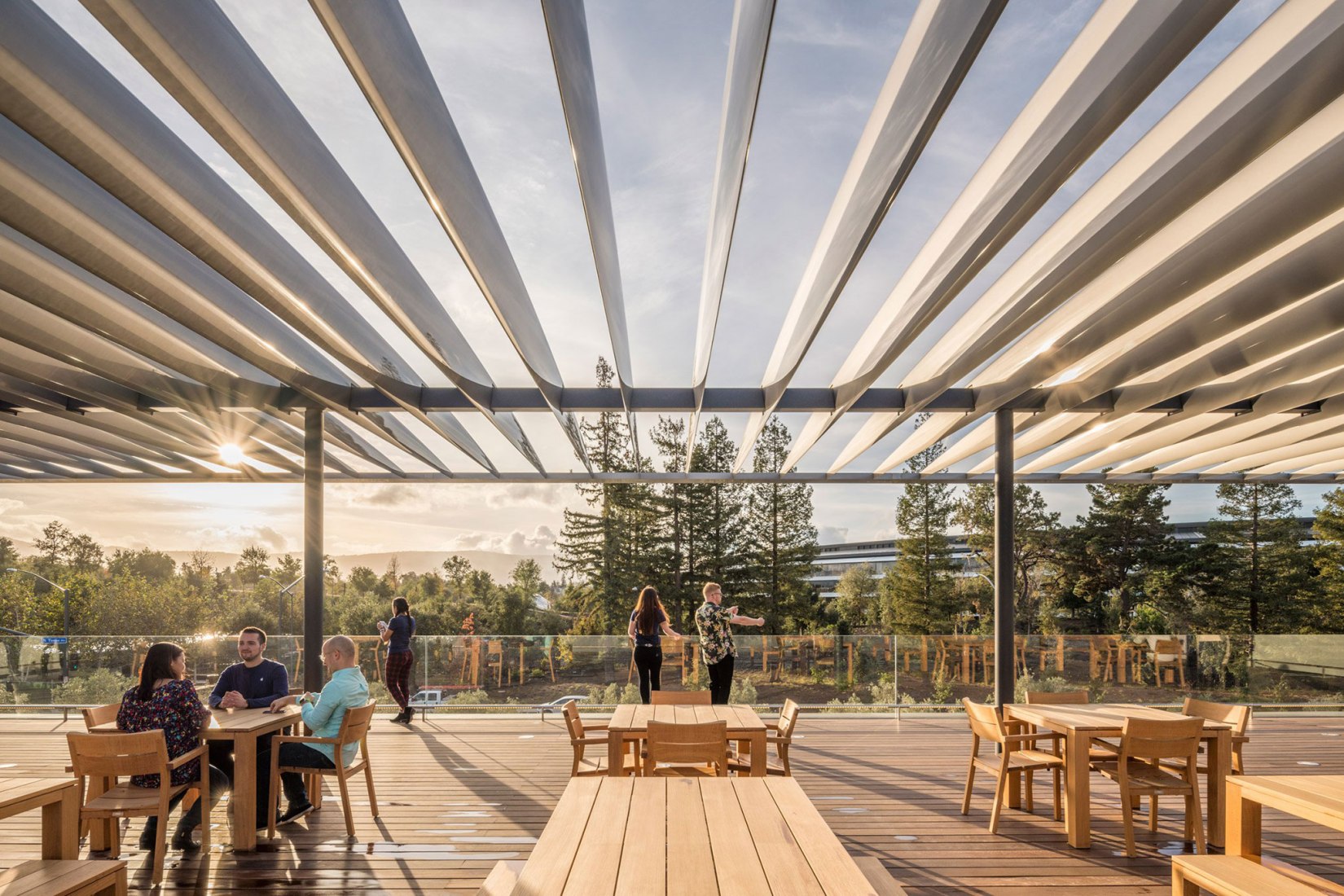 Centro de Visitantes del Campus de Apple. Imagen cortesía de Foster + Partners