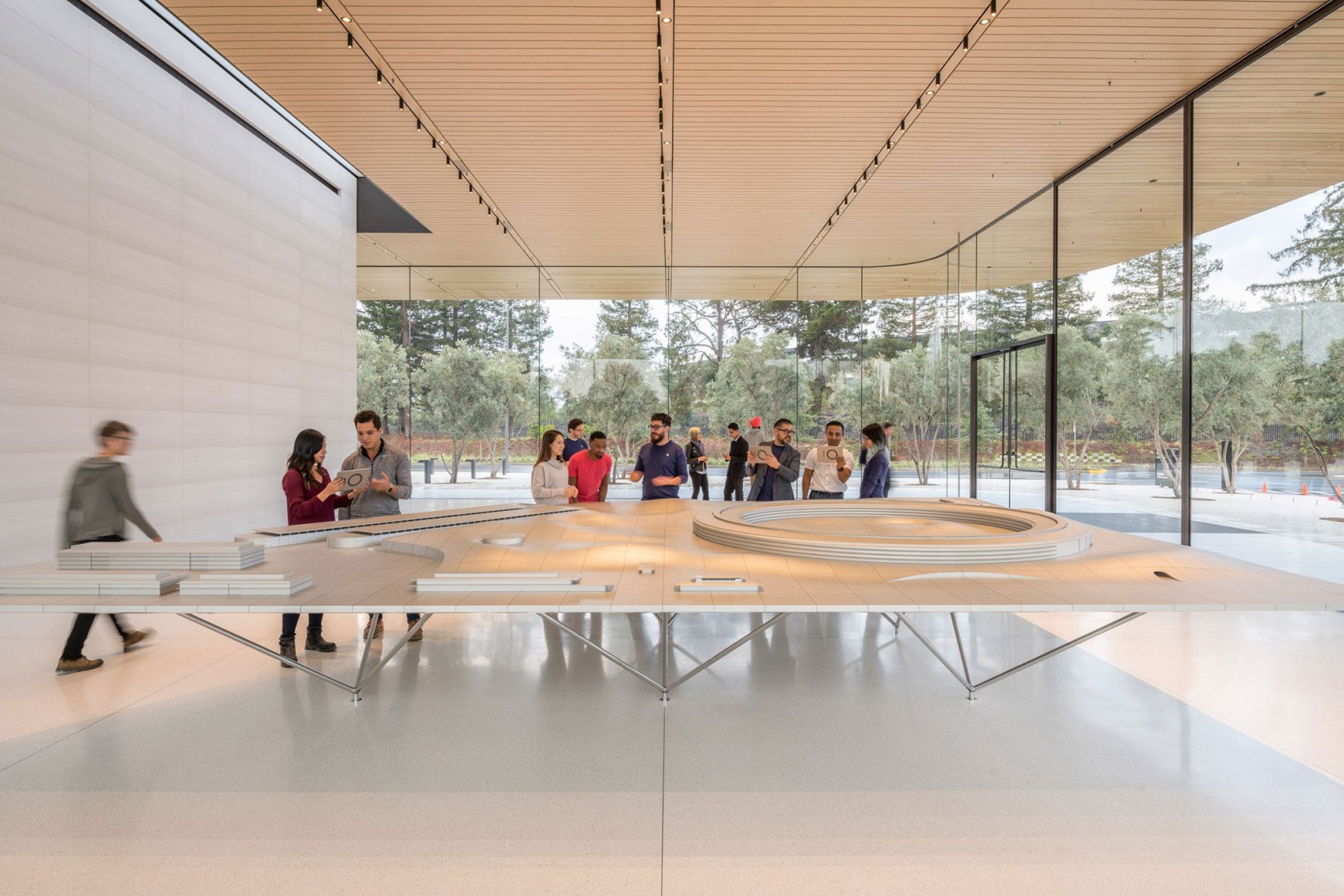 Centro de Visitantes del Campus de Apple. Imagen cortesía de Foster + Partners