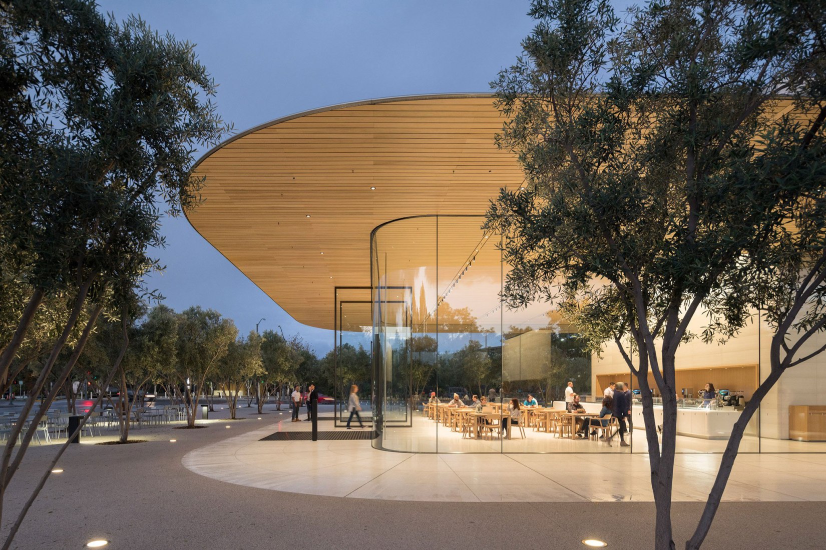 Centro de Visitantes del Campus de Apple. Imagen cortesía de Foster + Partners