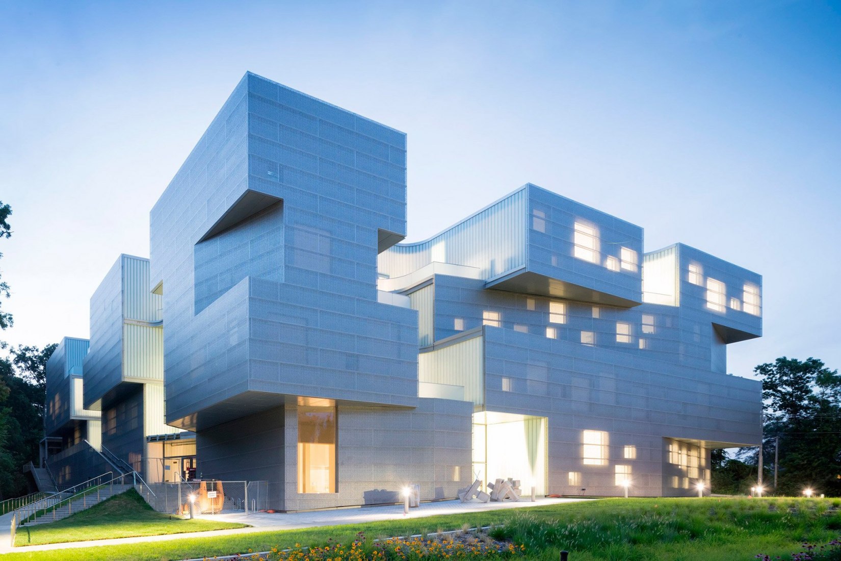 [VIDEO] Visual Arts Building, University of Iowa Steven Holl
