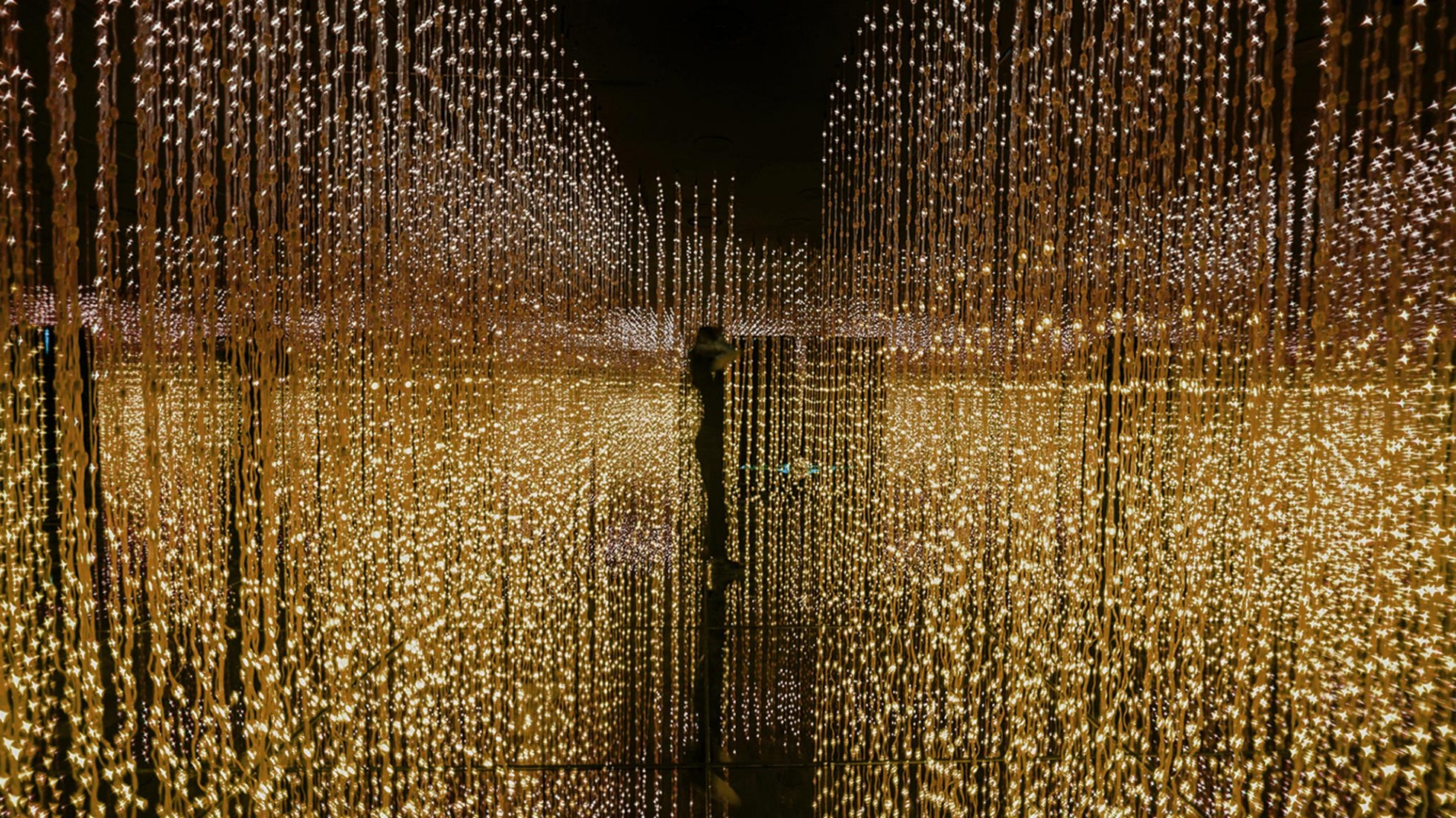 Three-dimensional time wrap by Vitamin Studio. Photograph by Oscar Rivero