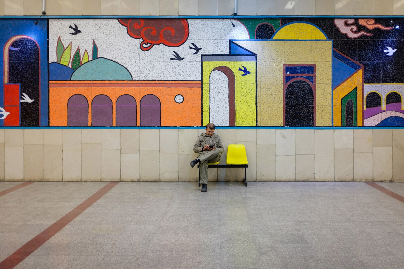 Estación de metro Karaj en Teherán, Irán. Fotografía © Hanif Shoaei