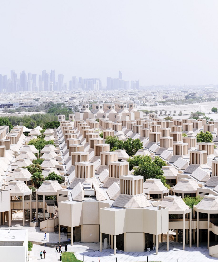 Universidad de Catar en Doha, Catar Diseñado por Kamal El Kafrawi, 1974-1983. Fotografía © Markus Elblaus