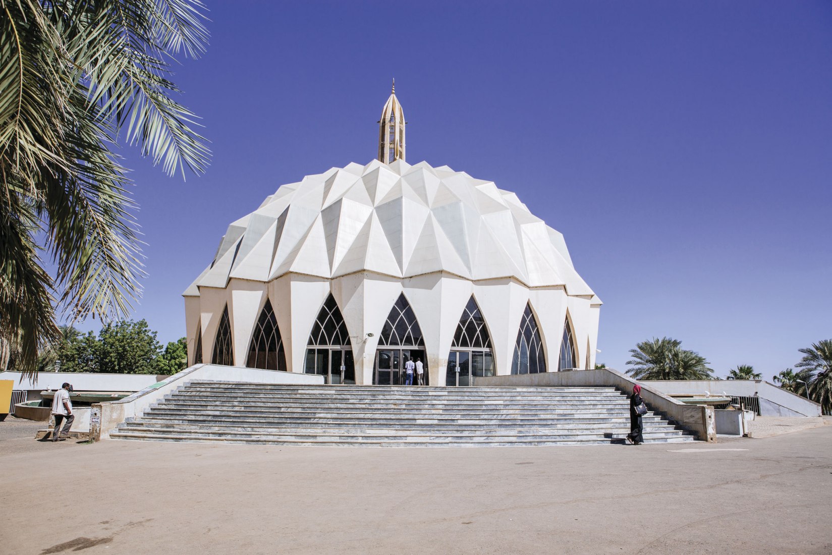 Mezquita Al Nilain en Omdurman, Sudán, por Gamar Eldowla Abdelgadir, 1976 - 1983. Fotografía © Ala Kheir