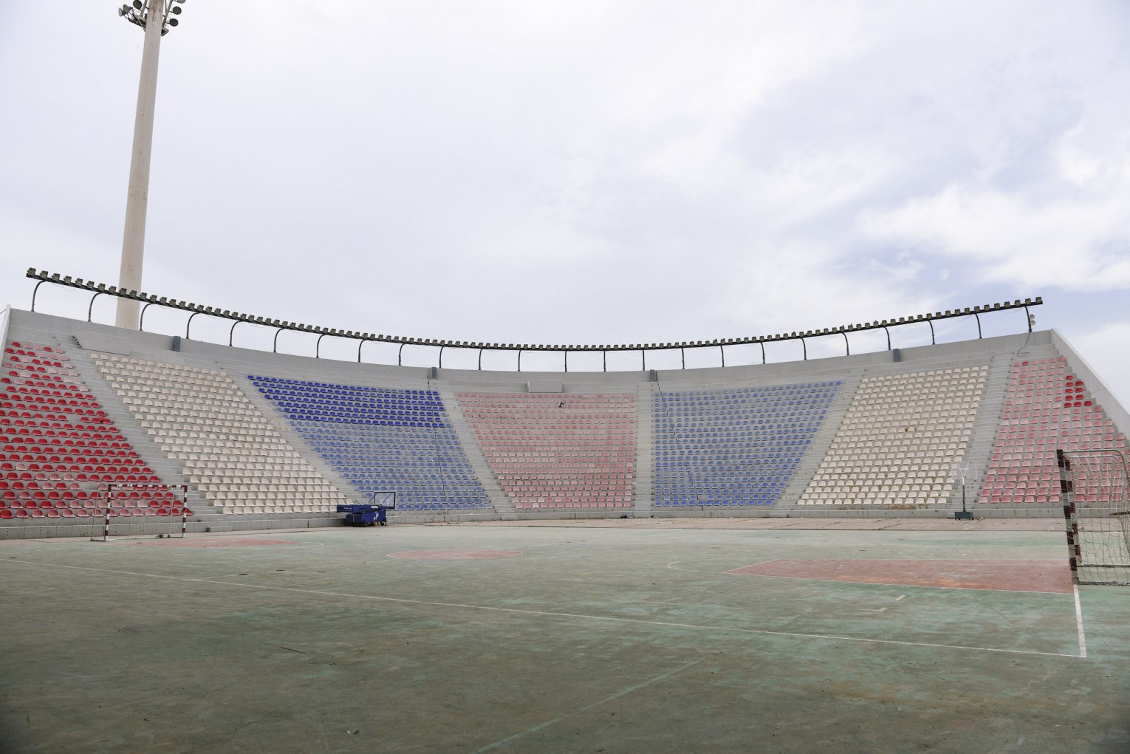 Gimnasio en Bagdad, Irak, diseñado por Le Corbusier, realizado póstumamente, 1978–1980. Fotografía © Ayman Al Amiri.