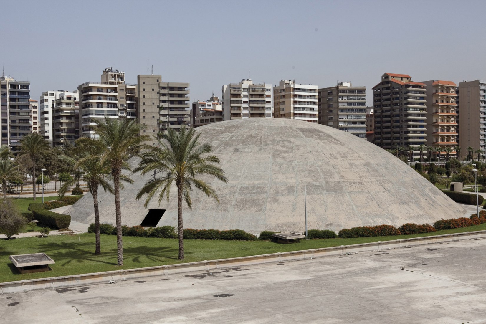 Feria internacional de Trípoli en Trípoli, Líbano por Oscar Niemeyer, 1962 - 1977. Fotografía © Philip Cheung