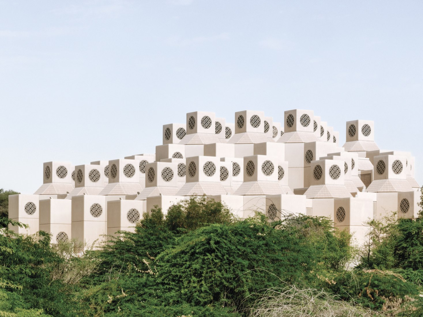 Universidad de Catar en Doha, Catar Diseñado por Kamal El Kafrawi, 1974-1983. Fotografía © Markus Elblaus