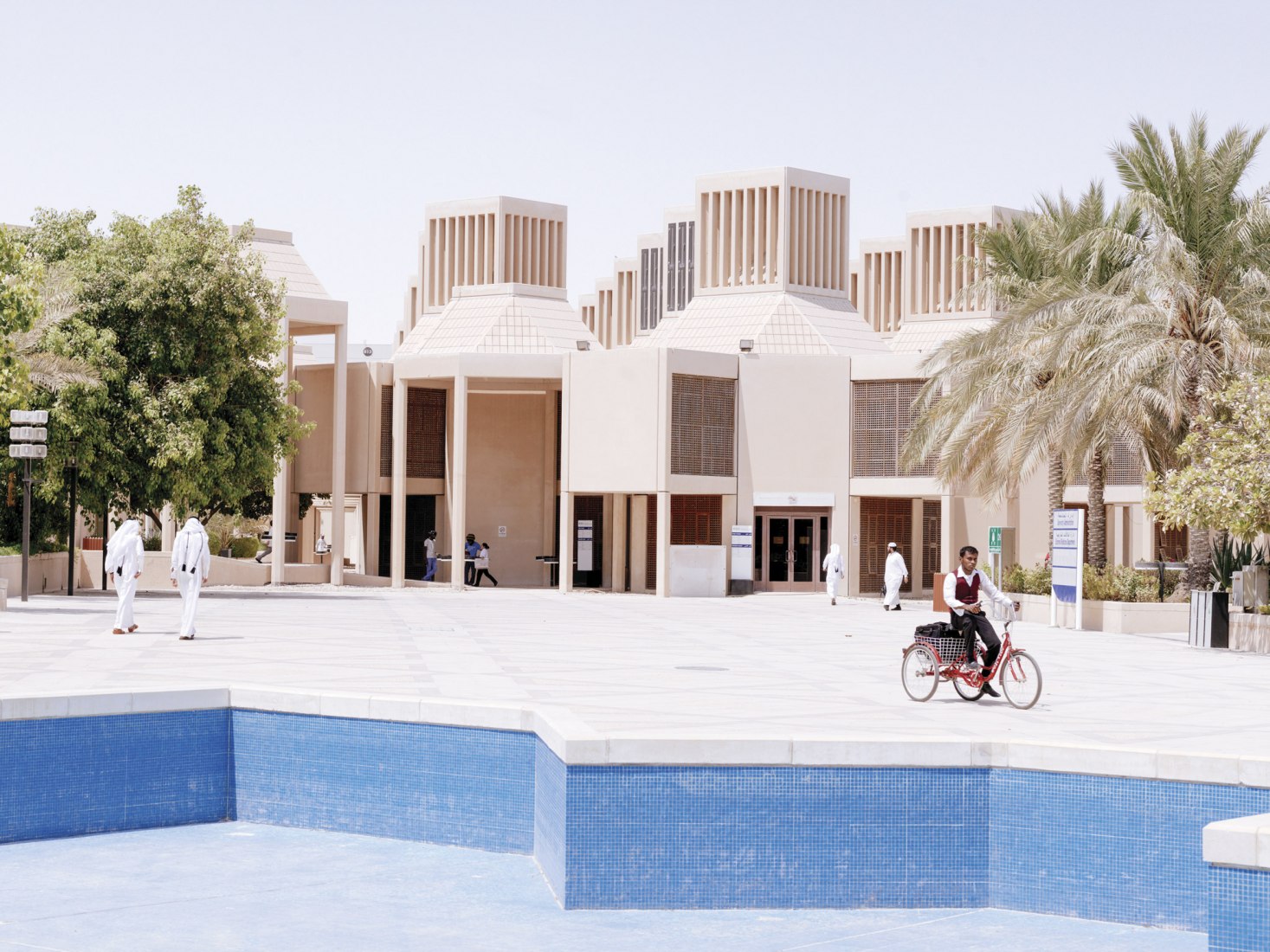 Universidad de Catar en Doha, Catar Diseñado por Kamal El Kafrawi, 1974-1983. Fotografía © Markus Elblaus