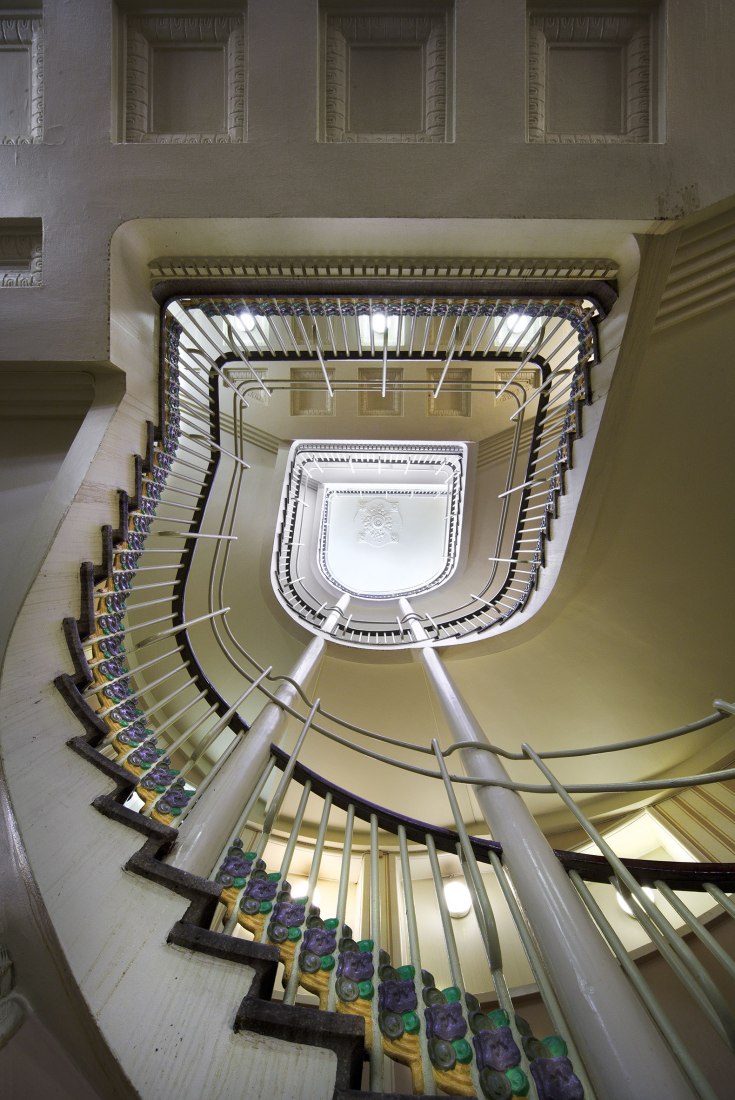 Armas Lindgren y Wivi Lönn: Nueva casa de estudiantes, Helsinki, 1910. La Nueva Casa del Estudiante fue una obra en colaboración con Armas Lindgren. Lönn diseñó la distribución espacial y las estructuras, mientras que Lindgren diseñó las fachadas y los motivos decorativos. Fotografía por Rauno Träskelin.