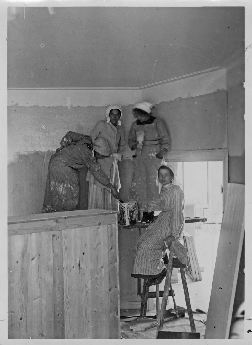 Estudiantes de arquitectura en una obra, vista interior. 1910s. © Arkitekturmuseet. Fotografía del Salme Setäläs album.