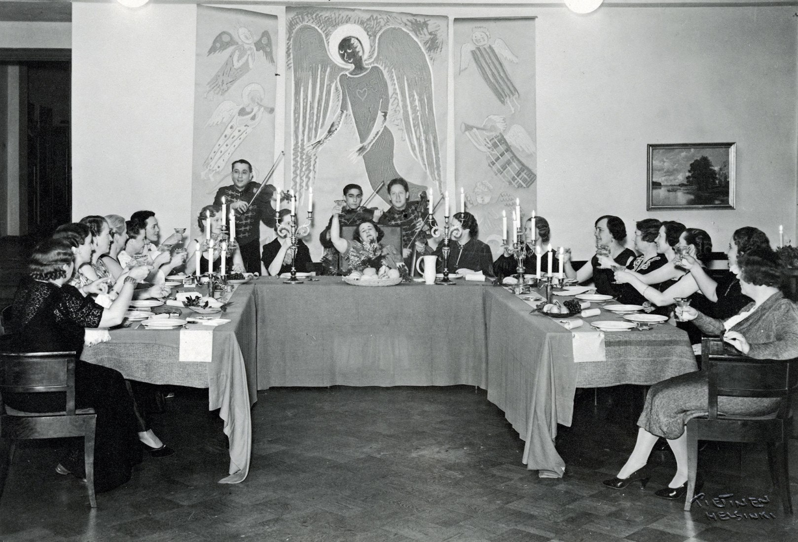La despedida de soltera de Aili-Salli-Ahde. © Arkitekturmuseet. Fotografía del álbum Salme Setäläs.