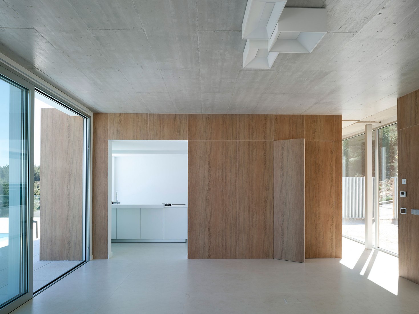 Vista interior. Vivienda Bioclimática en la Marina Alta por Pepe Cabrera. Fotografía por Mayte Piera.
