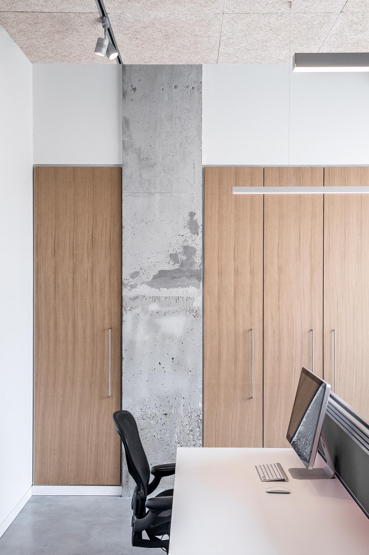 Small office. Creative Agency Dalston-N16 by VOSS Architects. Photograph by Taran Wilkhu Photography