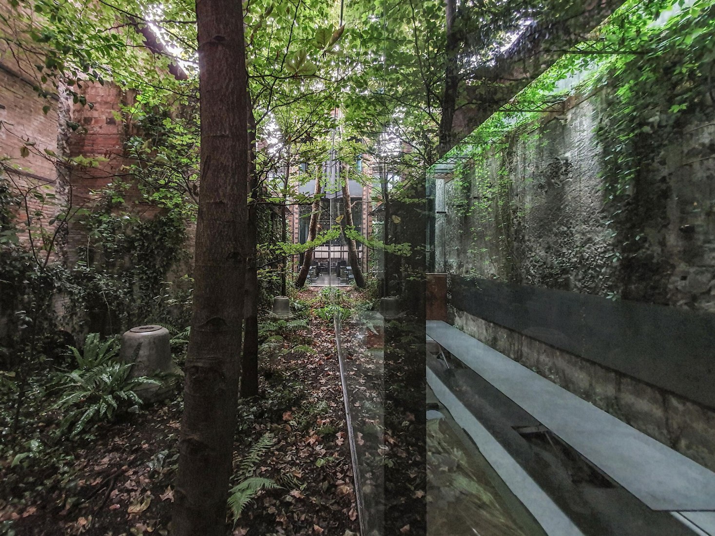 Ecologizar la ciudad. Finalista móvil: Architects own. oficina verde en Olot, España. Imagen de Yi-Hsien Lee. Imagen cortesía de APA 2021 