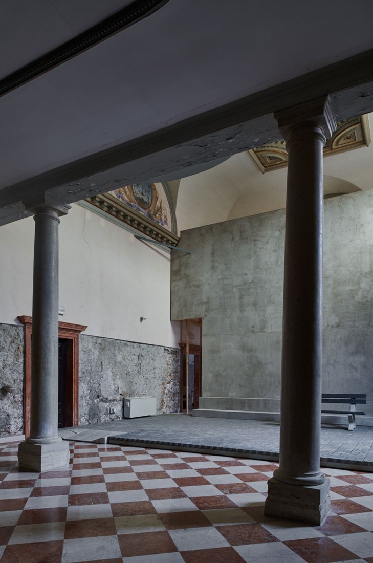Entrance. Weak Monument. Estonian Pavilion at the 16th Biennale Architettura di Venezia 2018. Photography by Tõnu Tunnel
