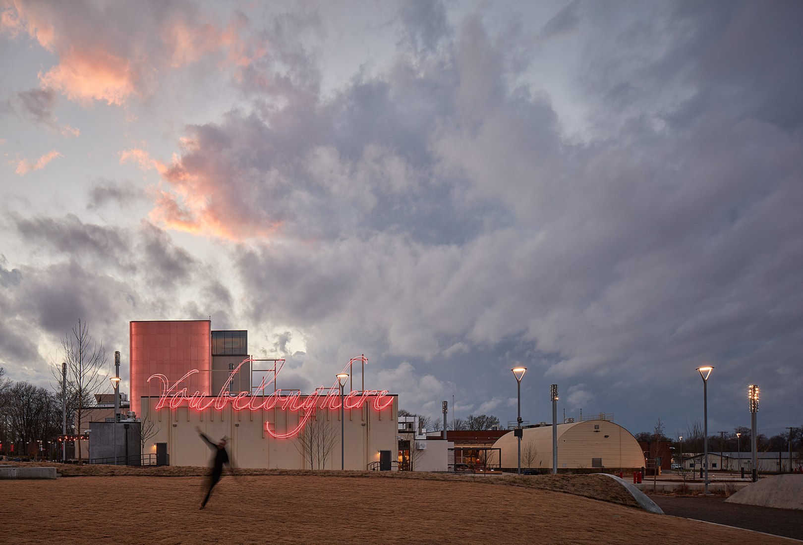 The Momentary por Wheeler Kearns Architects. Fotografía por Tom Harris
