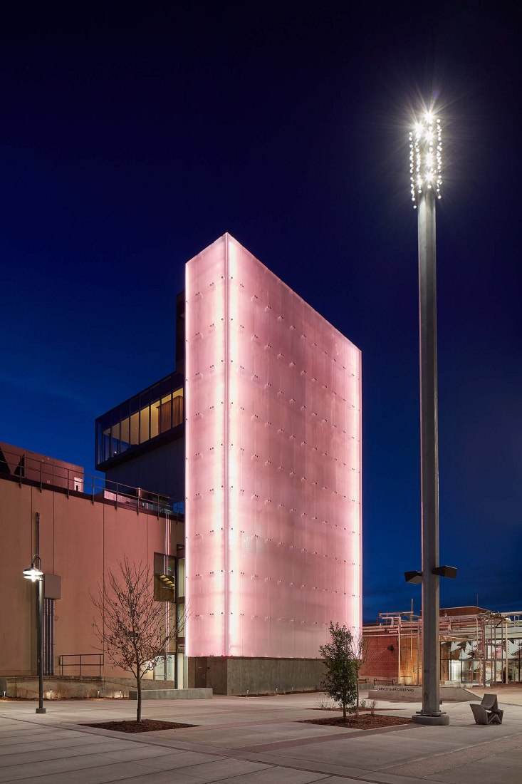 The Momentary por Wheeler Kearns Architects. Fotografía por Tom Harris