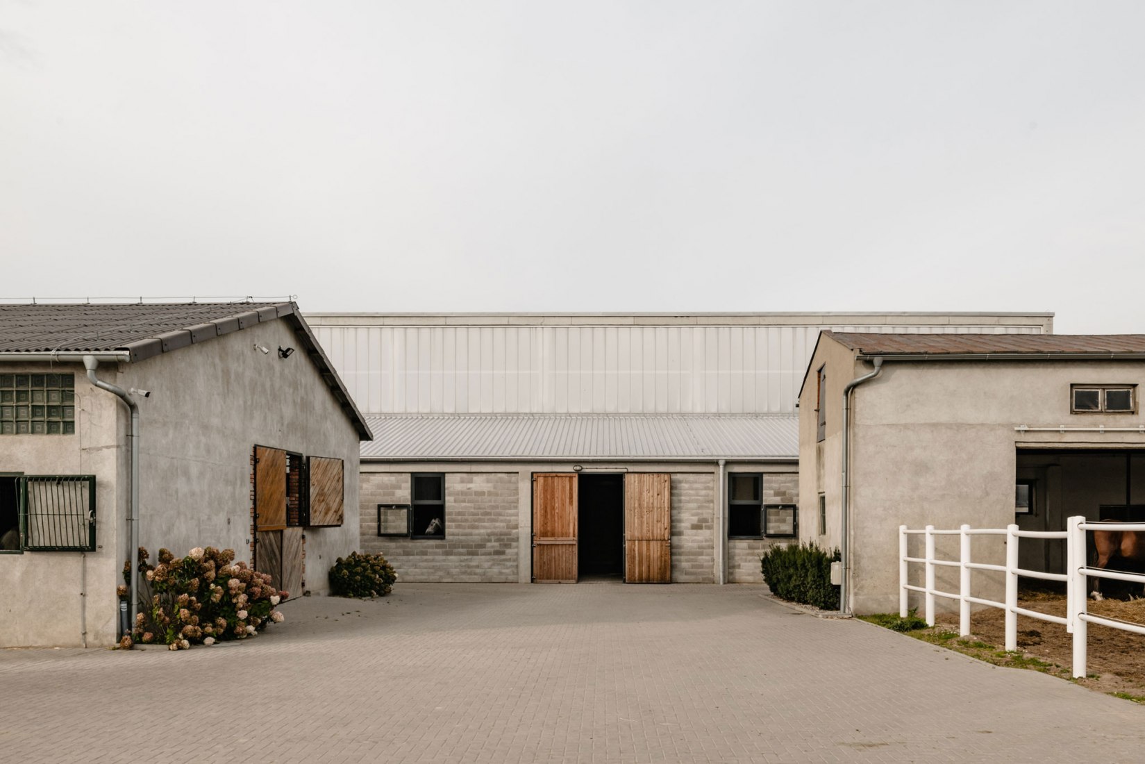 Horse House Stable by Wiercinski Studio. Photograph by ONI studio.