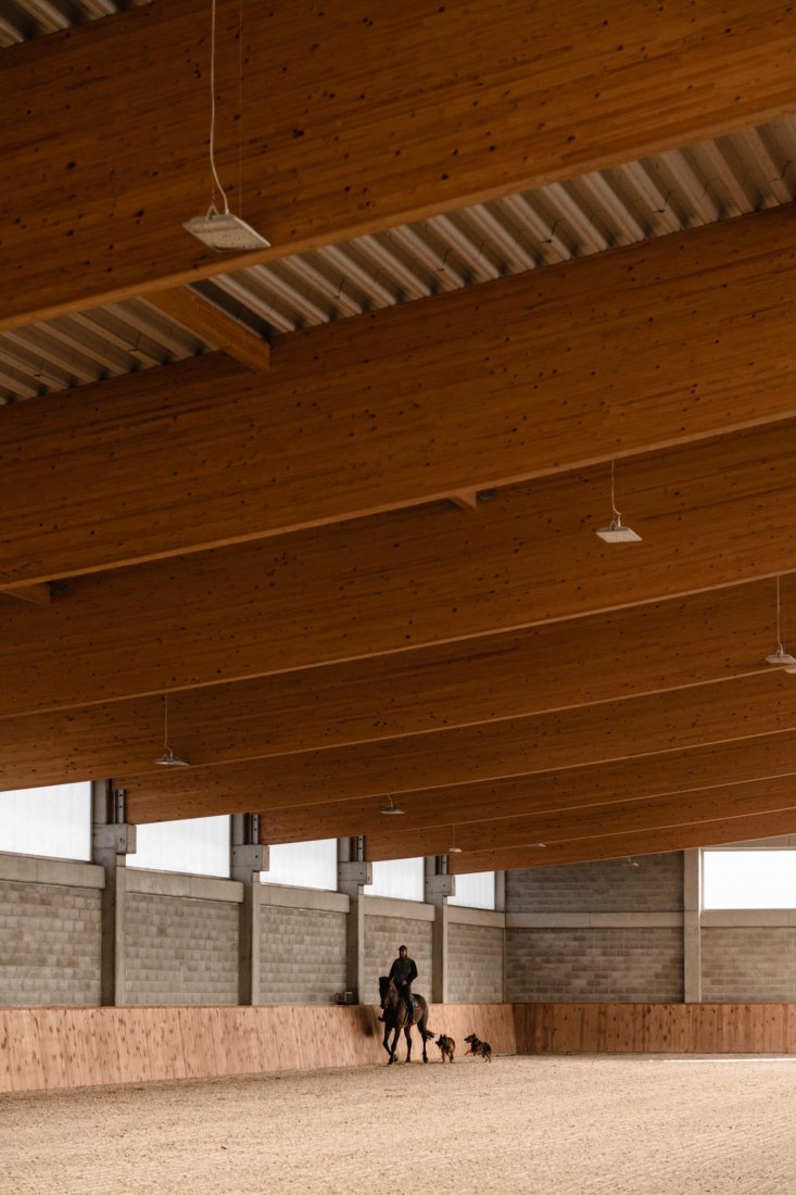 Horse House Stable by Wiercinski Studio. Photograph by ONI studio.
