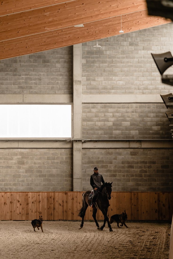 Horse House Stable by Wiercinski Studio. Photograph by ONI studio.