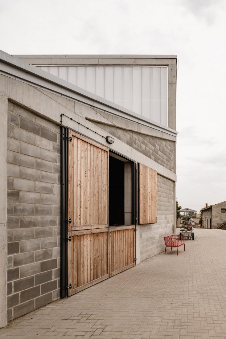 Horse House Stable by Wiercinski Studio. Photograph by ONI studio.