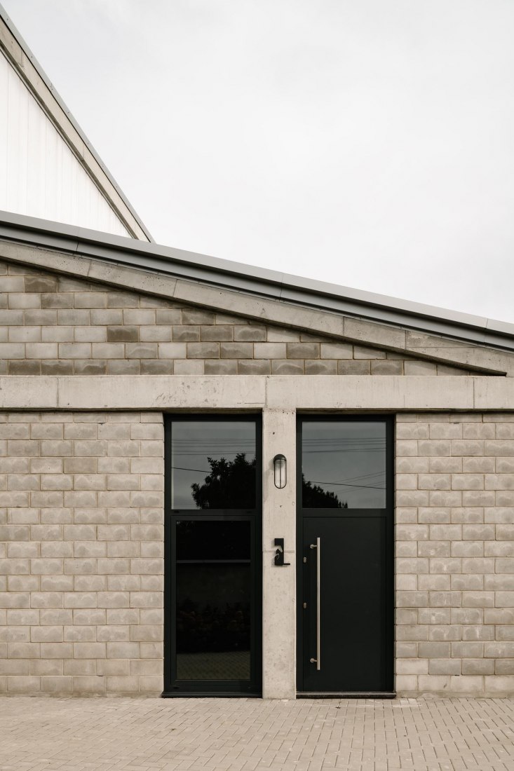 Horse House Stable by Wiercinski Studio. Photograph by ONI studio.