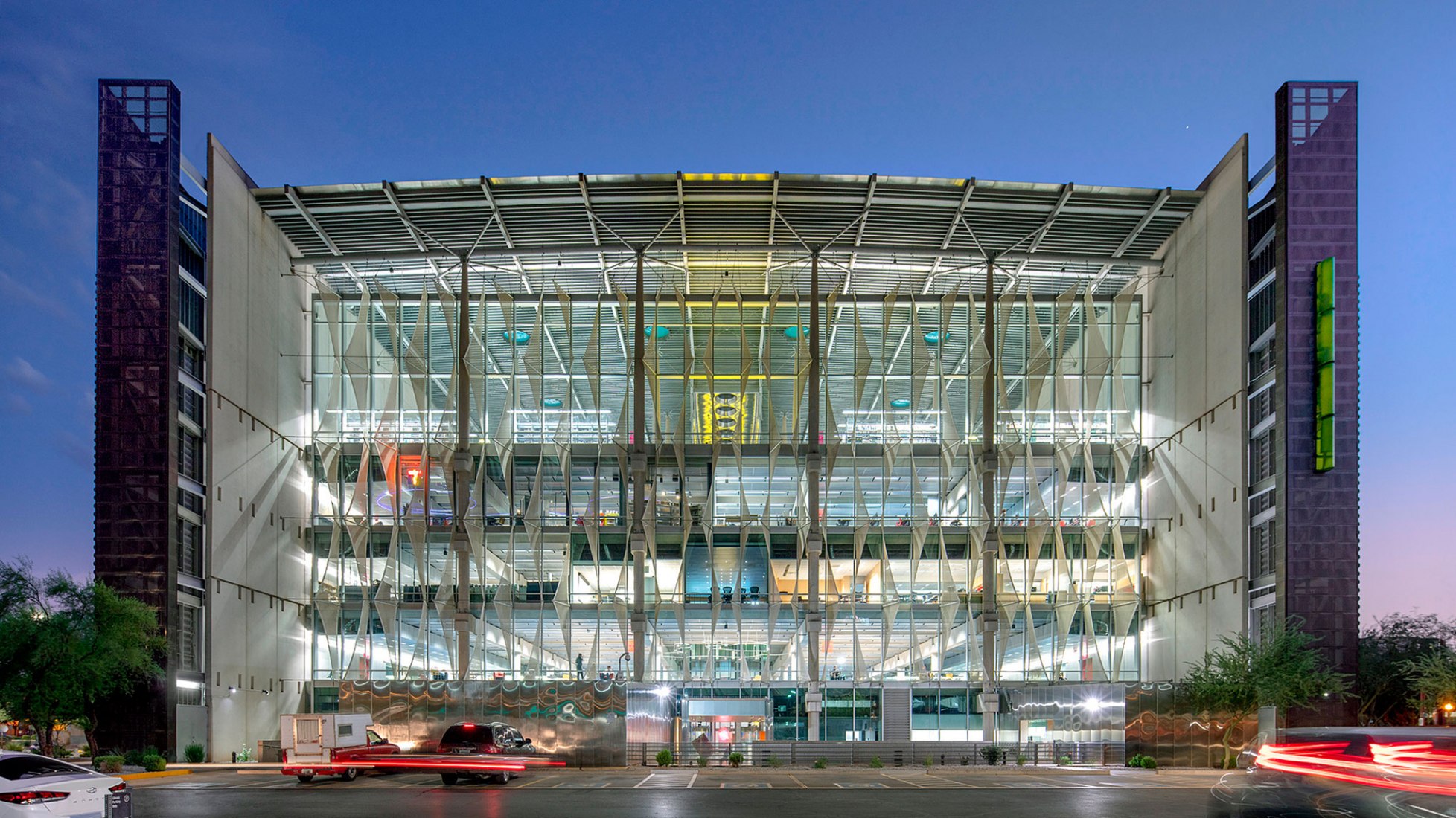 Biblioteca Central Burton Barr Phoenix, por Will Bruder Architects y DWL Architects. Fotografía de Bill Tillerman.