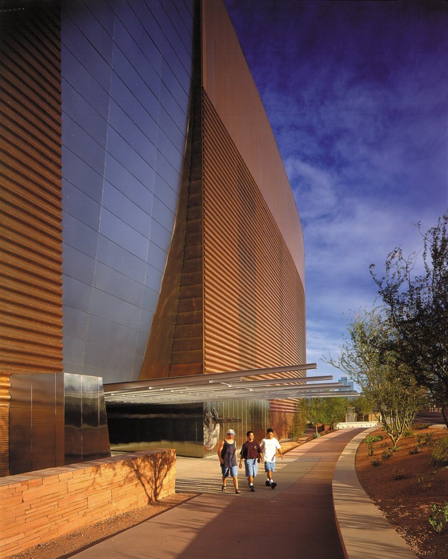 Biblioteca Central Burton Barr Phoenix, por Will Bruder Architects y DWL Architects. Fotografía de Bill Tillerman